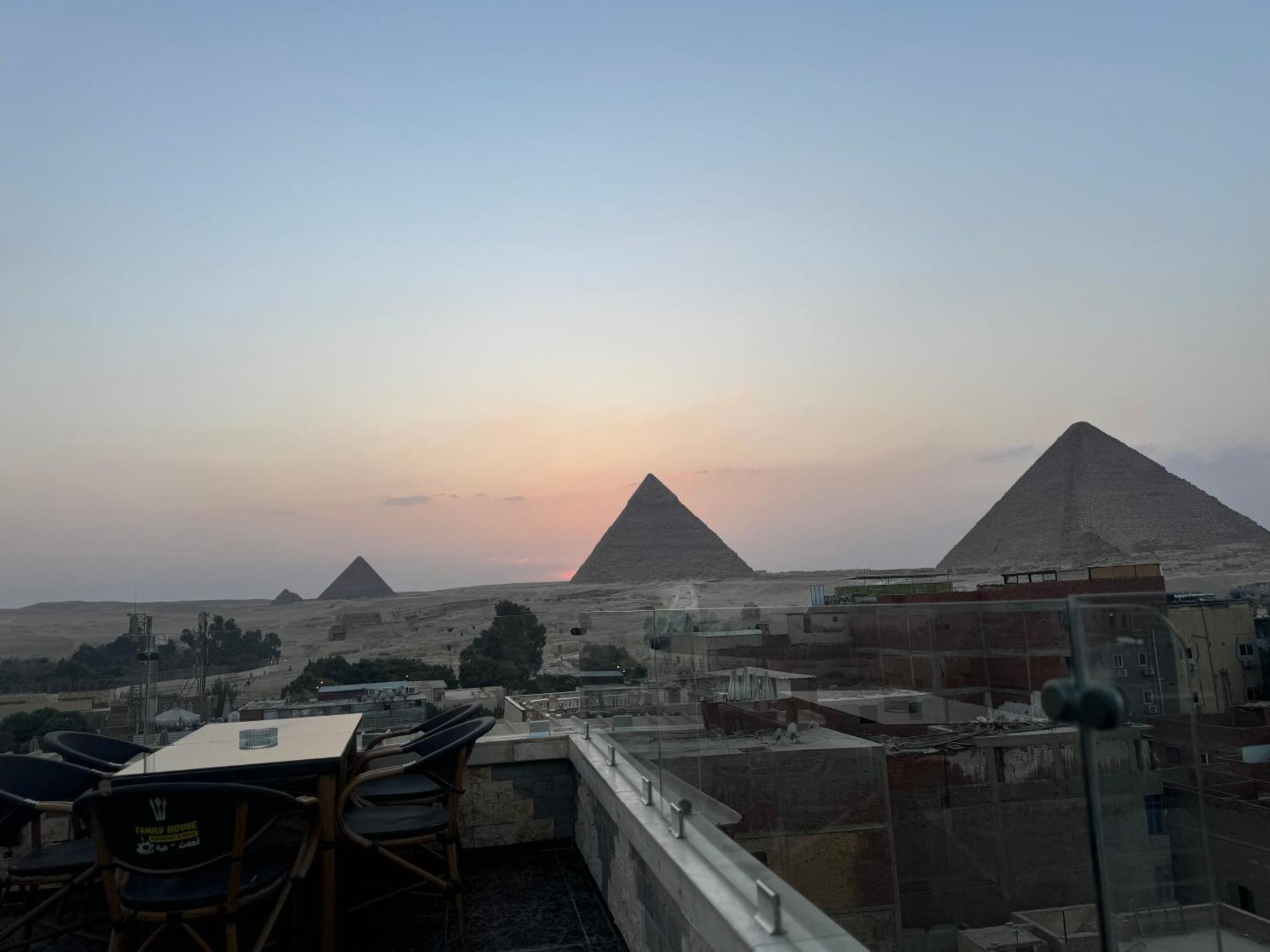 Pyramids And Sphinx Hotel Kafret el-Gabal Extérieur photo