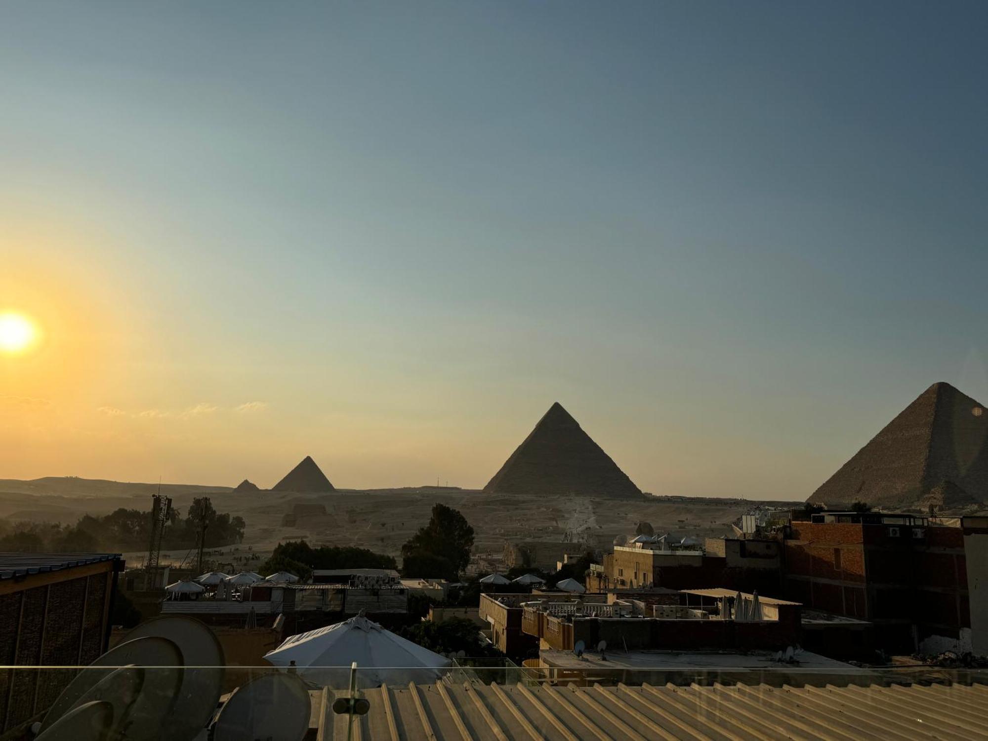 Pyramids And Sphinx Hotel Kafret el-Gabal Extérieur photo